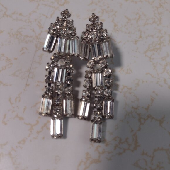 Beautiful and sparkly dangling earrings - Picture 6 of 12